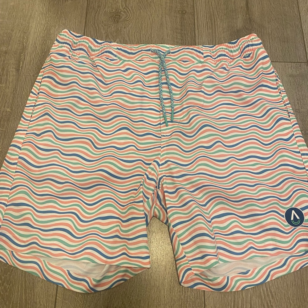 NWT Myoli Bay Waves - 7" Linerless Swim Shorts